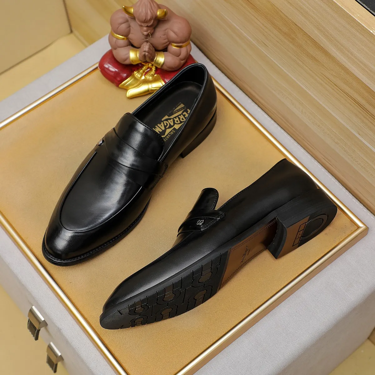 Men's shoes 💰460 Ferragamo [Ferragamo] top imported suit men's shoes 💯Original copy of the official website, product materials: selected imported embossed calfskin + luxury hardware buckle accessories ~ imported water-dyed cow 🐂 leather lining. Strong three-dimensional visual effect, original combination outsole, multiple colors available😘 Size: 39-44 (38.45.46. Customized)